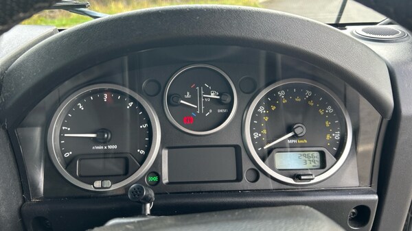 Used Land Rover Defender 2014 for sale - 76190961: Photo 16