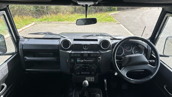 Used Land Rover Defender 2014 for sale - 76190961: Photo 9