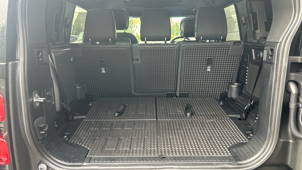Used Land Rover Defender 2023 for sale - 76434819: Photo 10