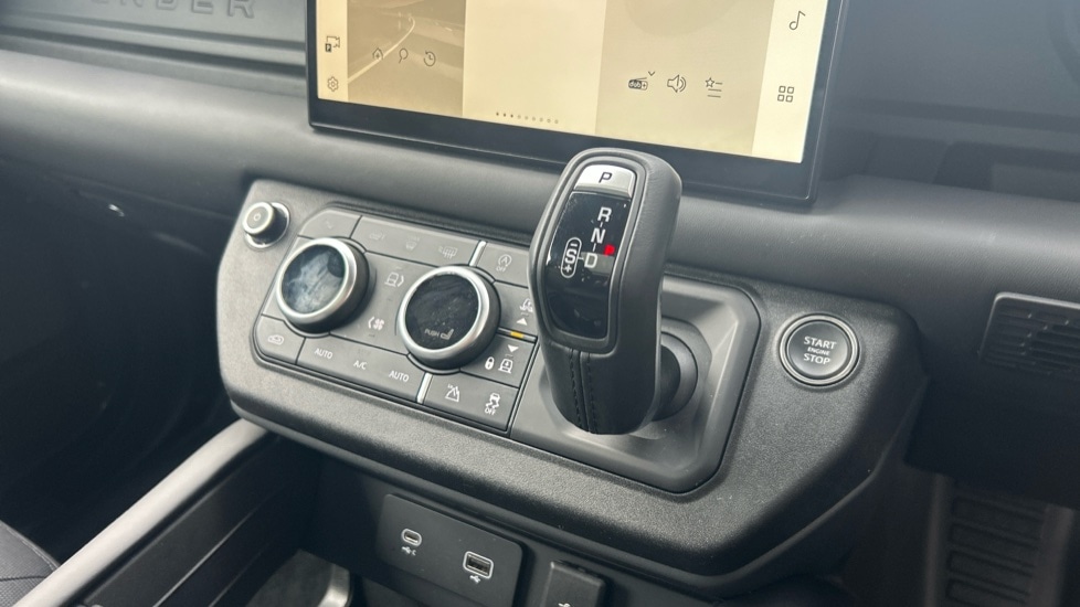 Used Land Rover Defender 2023 for sale - 76434819: Photo 13