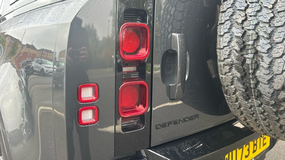 Used Land Rover Defender 2023 for sale - 76434819: Photo 19