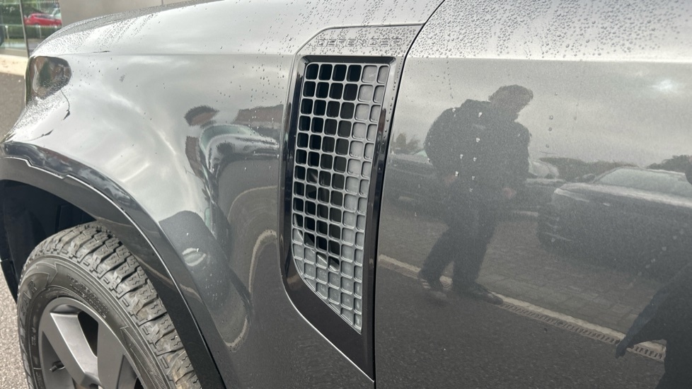 Used Land Rover Defender 2023 for sale - 76434819: Photo 20