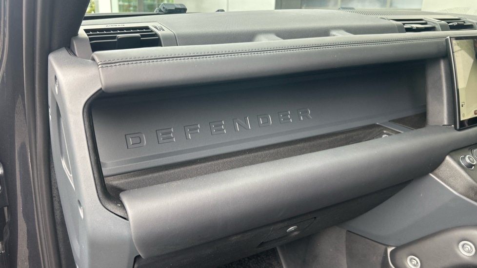 Used Land Rover Defender 2023 for sale - 76434819: Photo 23