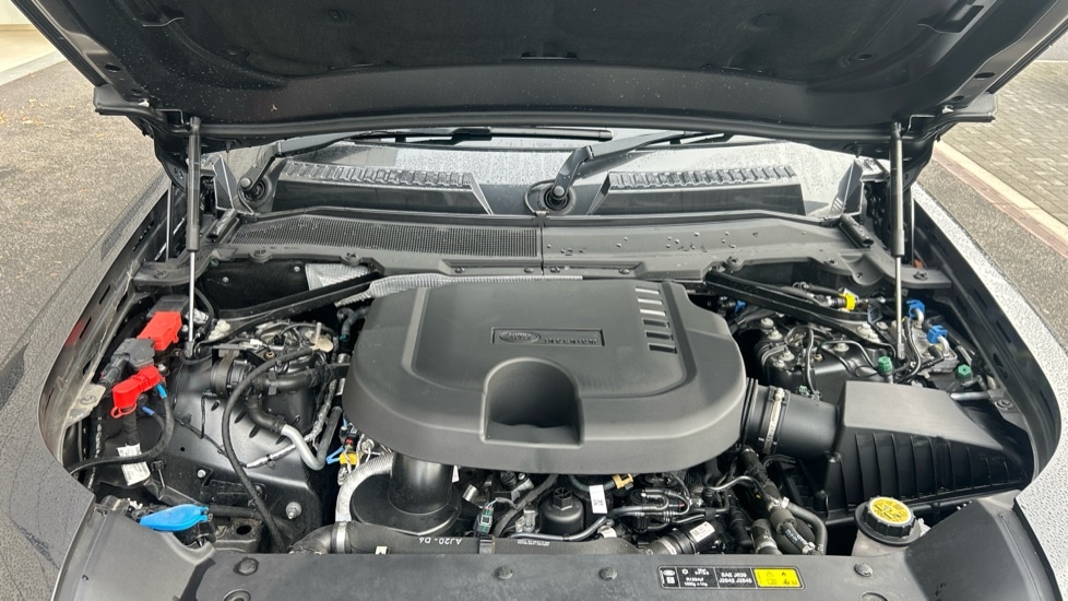 Used Land Rover Defender 2023 for sale - 76434819: Photo 30