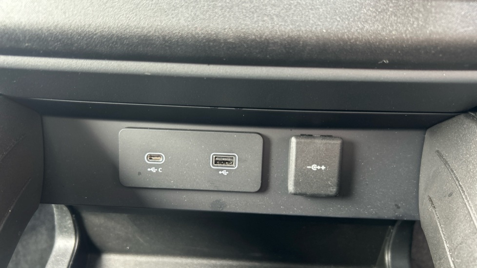 Used Land Rover Defender 2023 for sale - 76434819: Photo 35