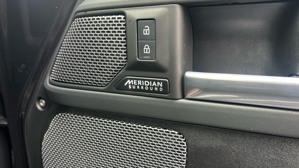 Used Land Rover Defender 2023 for sale - 76434819: Photo 44