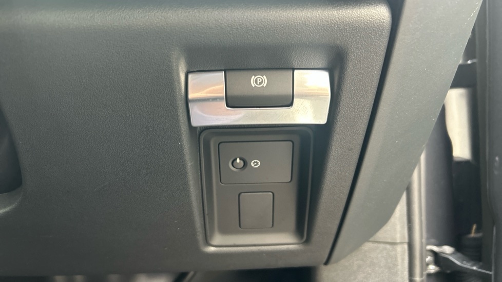 Used Land Rover Defender 2023 for sale - 76434819: Photo 46