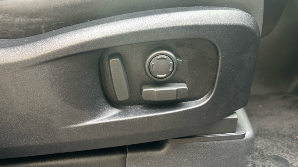 Used Land Rover Defender 2023 for sale - 76434819: Photo 48