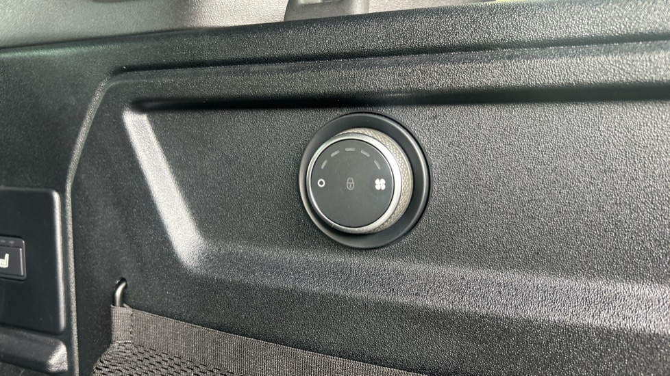 Used Land Rover Defender 2023 for sale - 76434819: Photo 51