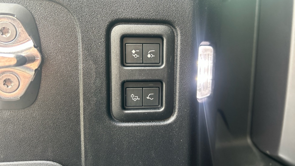 Used Land Rover Defender 2023 for sale - 76434819: Photo 54