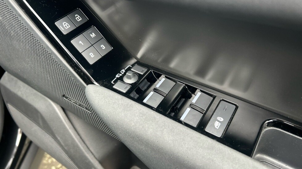 Used Land Rover Range Rover Velar 2024 for sale - 76540039: Photo 41