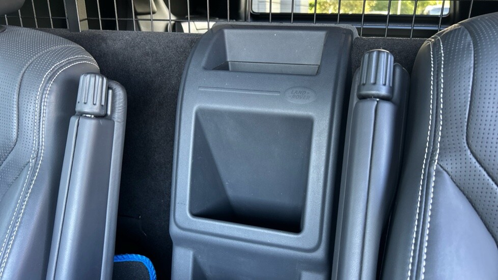 Used Land Rover Discovery 2022 for sale - 76948290: Photo 38