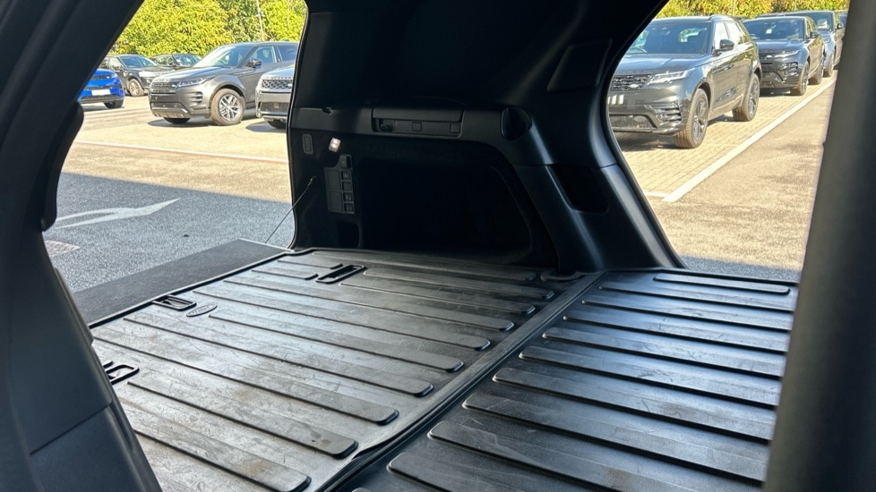 Used Land Rover Discovery 2022 for sale - 76948290: Photo 4