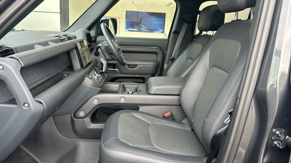 Used Land Rover Defender 2023 for sale - 76079052: Photo 3