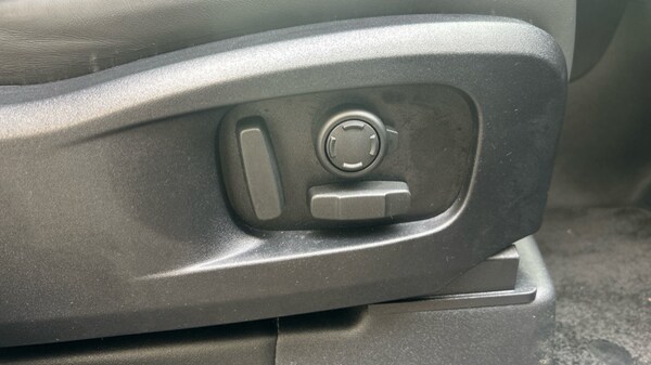 Used Land Rover Defender 2023 for sale - 76079052: Photo 48
