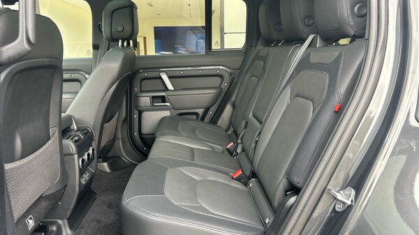 Used Land Rover Defender 2023 for sale - 76079052: Photo 4