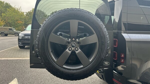 Used Land Rover Defender 2023 for sale - 76079052: Photo 50