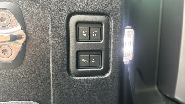 Used Land Rover Defender 2023 for sale - 76079052: Photo 54