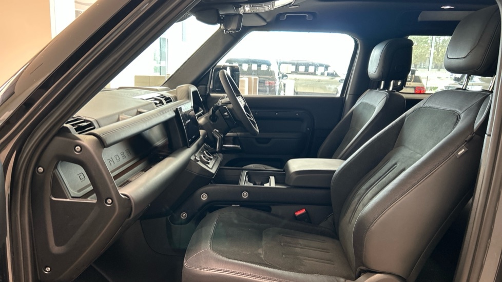 Used Land Rover Defender 2022 for sale - 75758831: Photo 3
