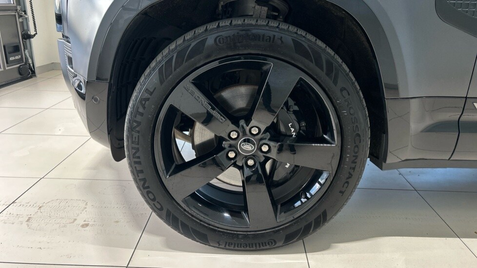 Used Land Rover Defender 2022 for sale - 75758831: Photo 31