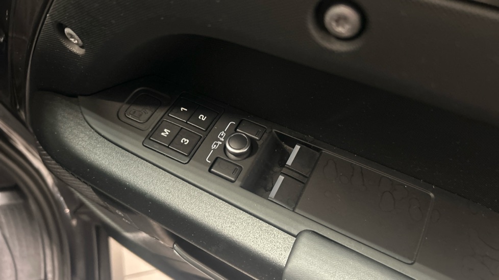 Used Land Rover Defender 2022 for sale - 75758831: Photo 41