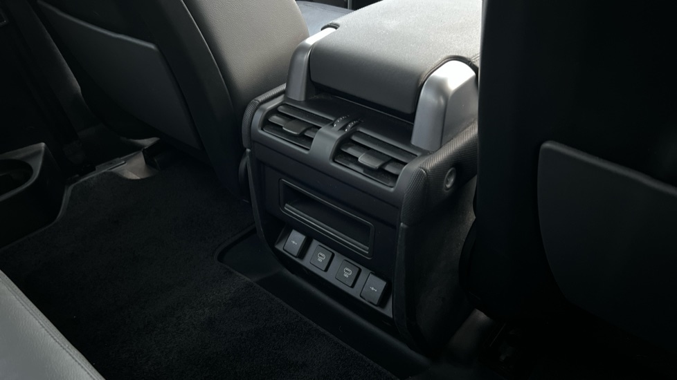 Used Land Rover Defender 2022 for sale - 76959932: Photo 18