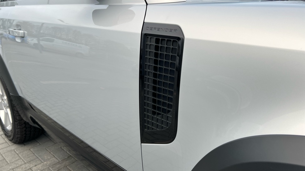 Used Land Rover Defender 2022 for sale - 76959932: Photo 22