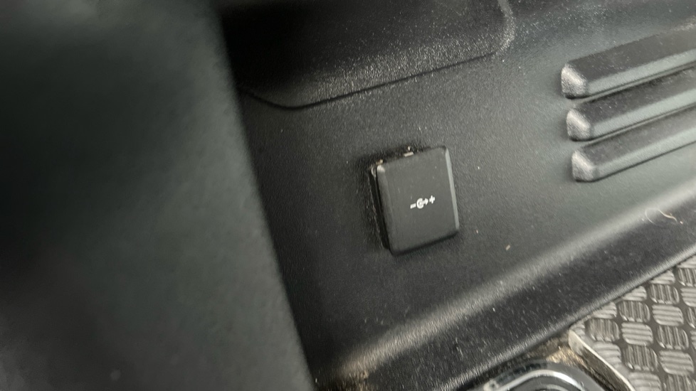 Used Land Rover Defender 2022 for sale - 76959932: Photo 35