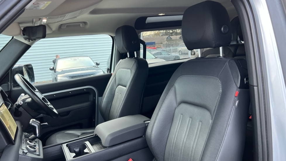 Used Land Rover Defender 2022 for sale - 76959932: Photo 42