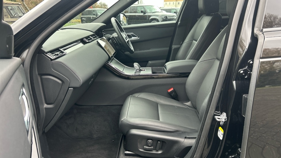 Used Land Rover Range Rover Velar 2024 for sale - 76872037: Photo 3