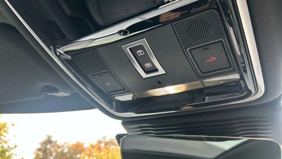 Used Land Rover Range Rover Velar 2024 for sale - 76872037: Photo 37