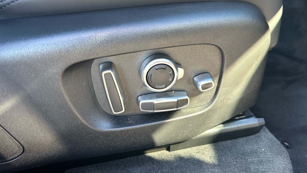 Used Land Rover Range Rover Velar 2025 for sale - 77031351: Photo 44