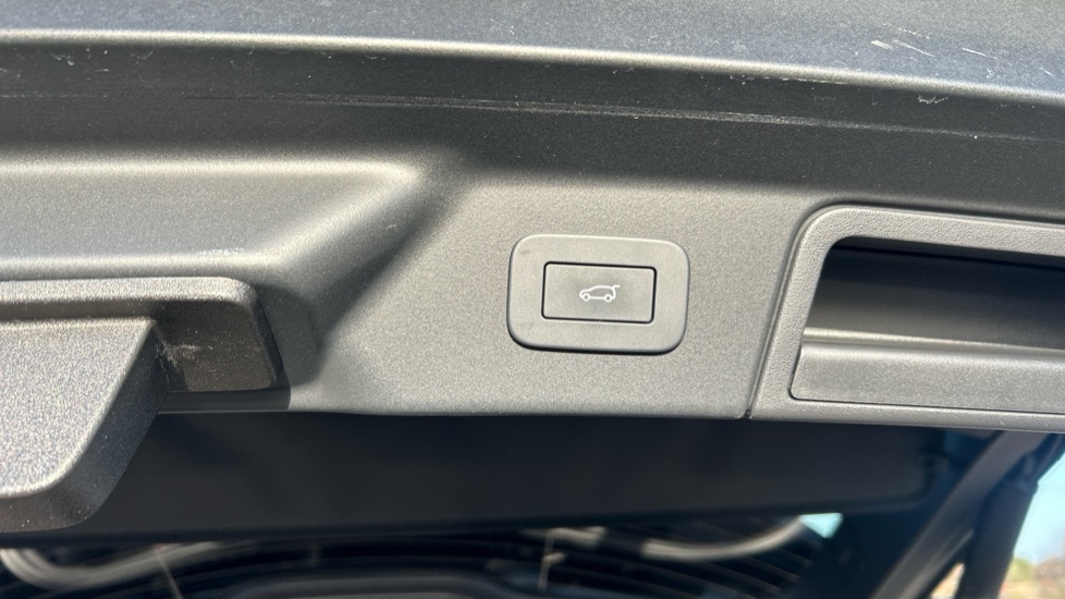 Used Land Rover Range Rover Velar 2025 for sale - 77031351: Photo 46