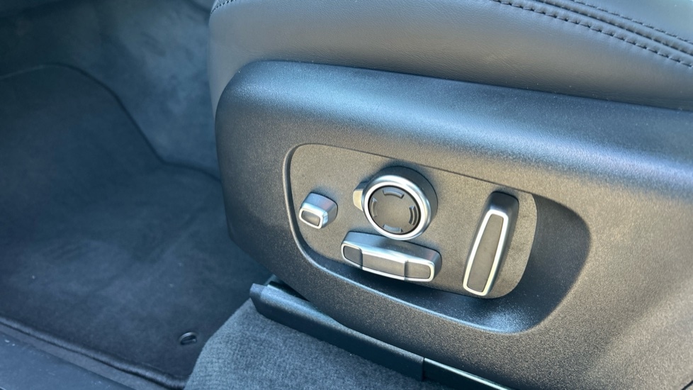 Used Land Rover Range Rover Velar 2025 for sale - 77031351: Photo 53