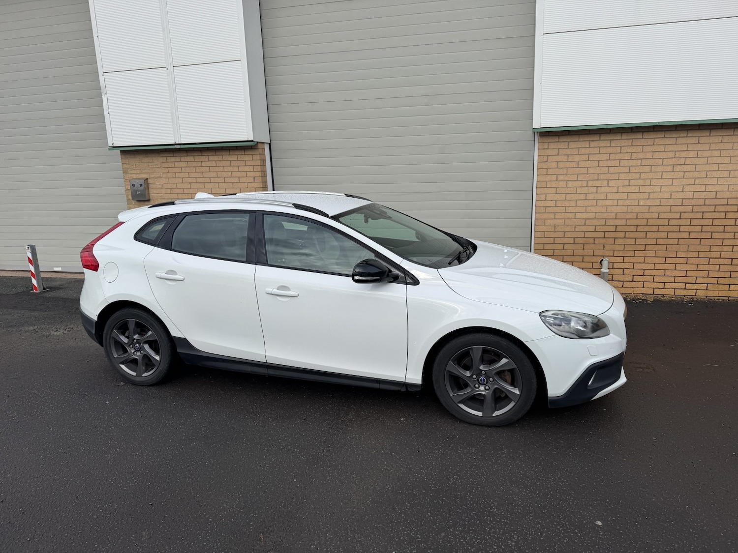 Used Volvo V40 2014 for sale - 77643745: Photo 2