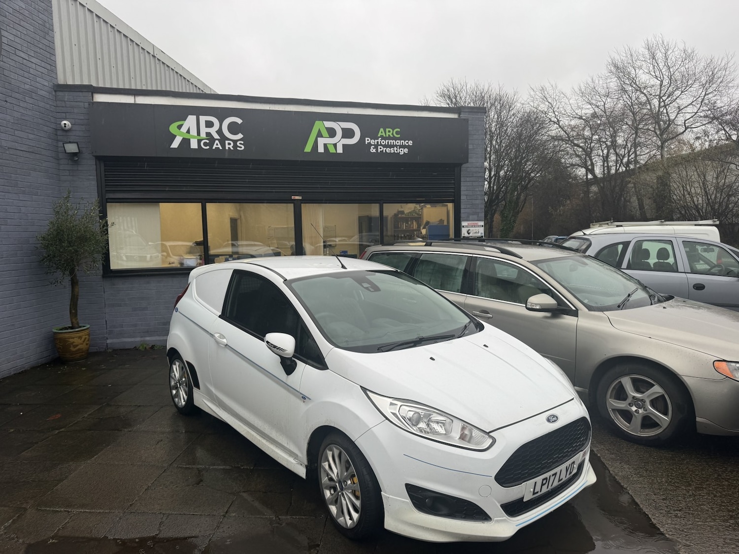 Used Ford Fiesta 2017 for sale - 77522043: Photo 2