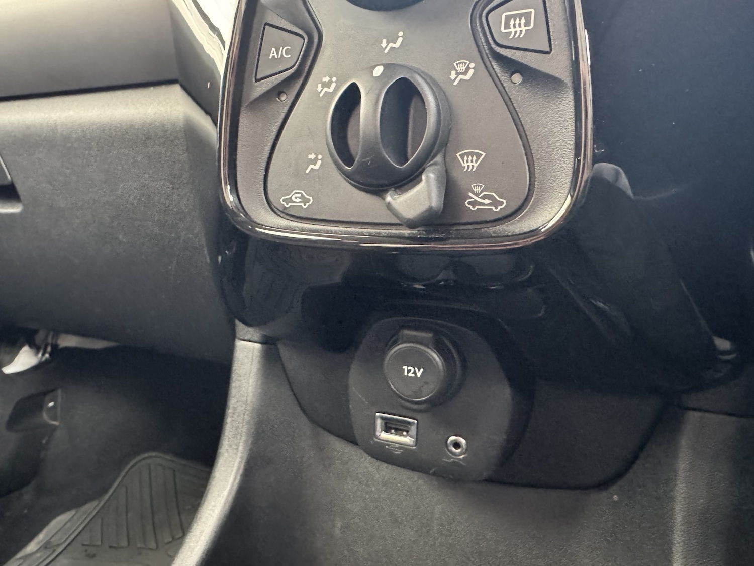 Used Peugeot 108 2014 for sale - 77643775: Photo 28