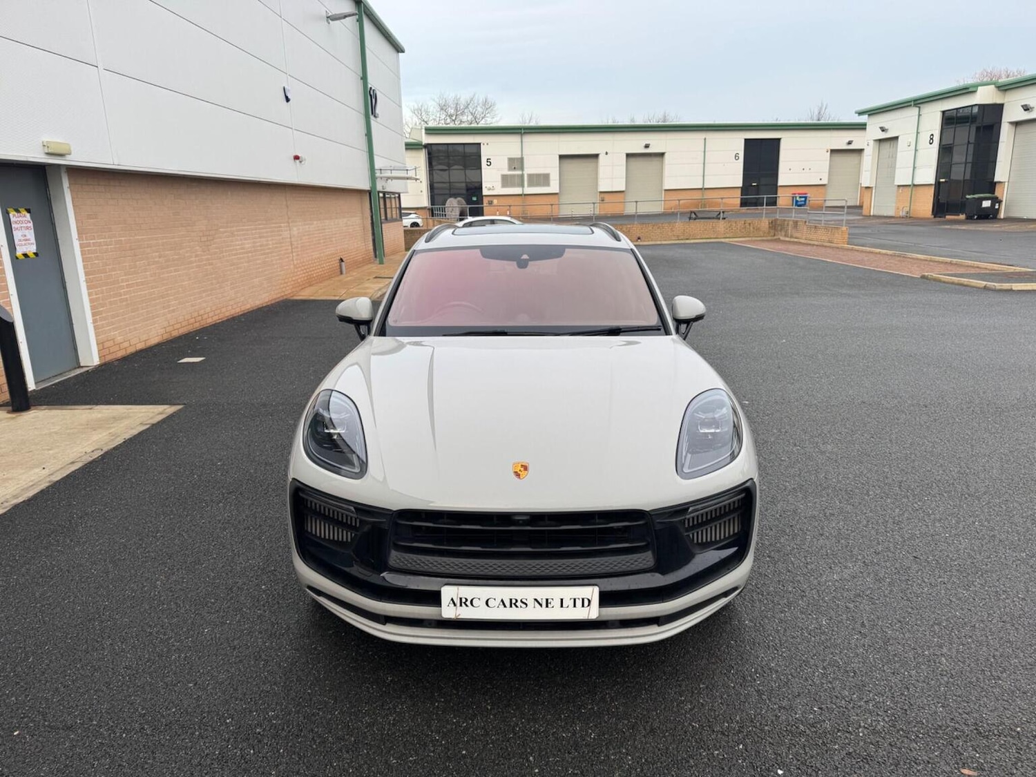 Used Porsche Macan 2023 for sale - 77359791: Photo 2