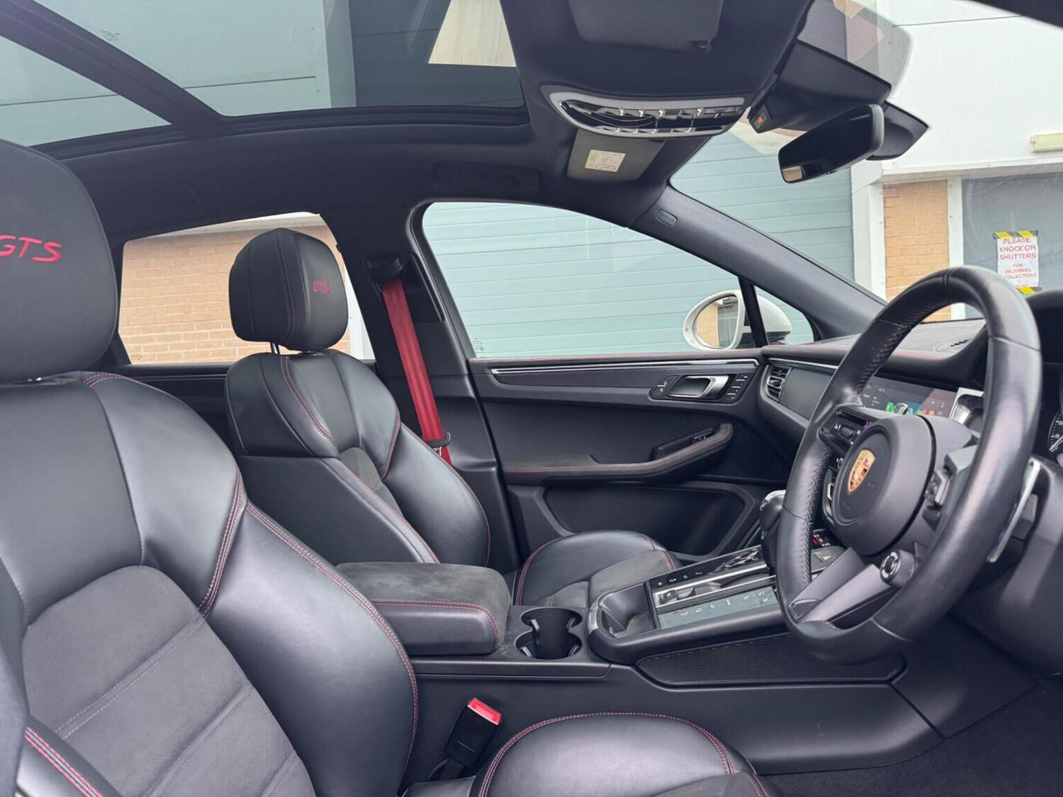 Used Porsche Macan 2023 for sale - 77359791: Photo 27