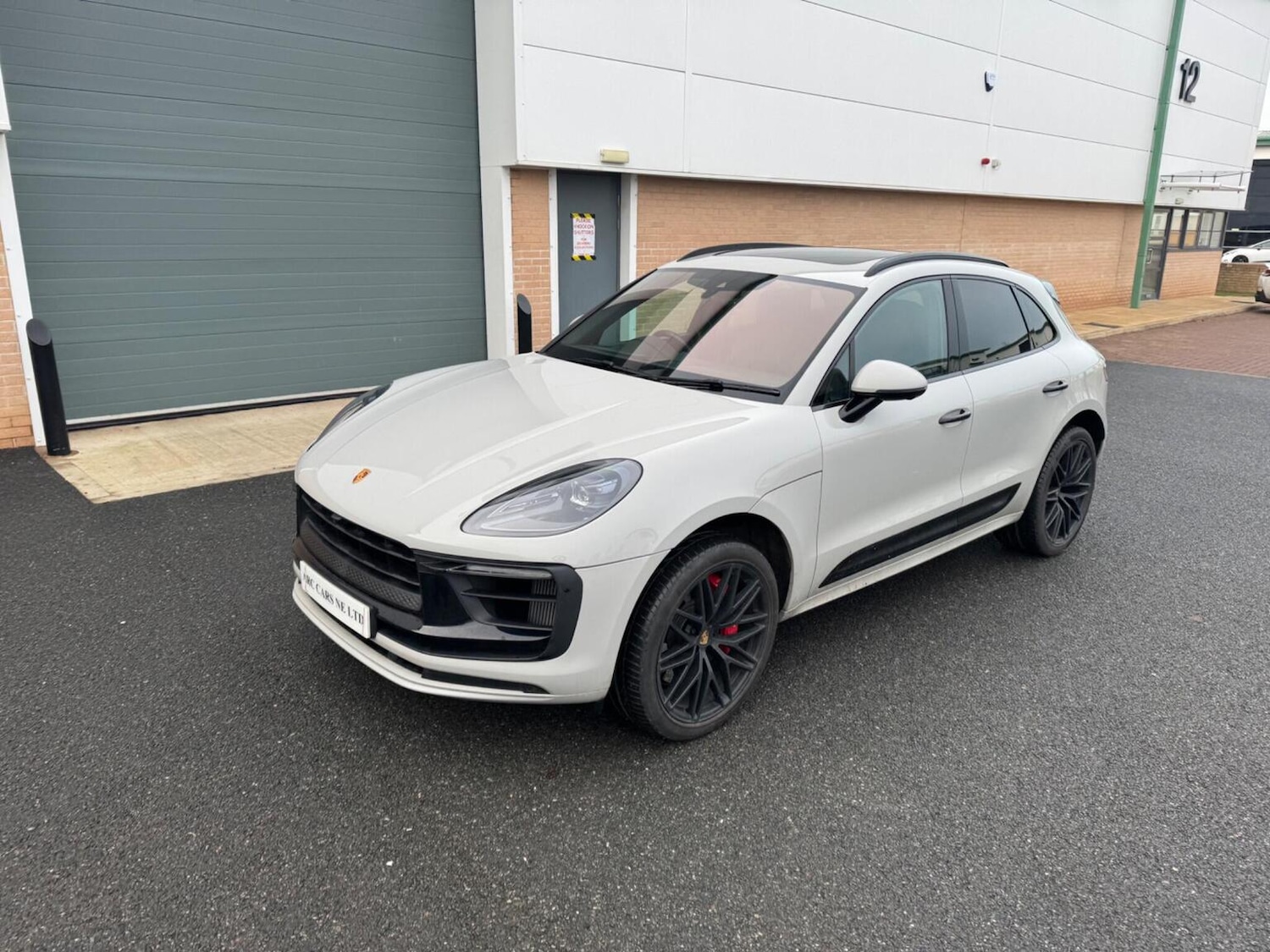 Used Porsche Macan 2023 for sale - 77359791: Photo 3