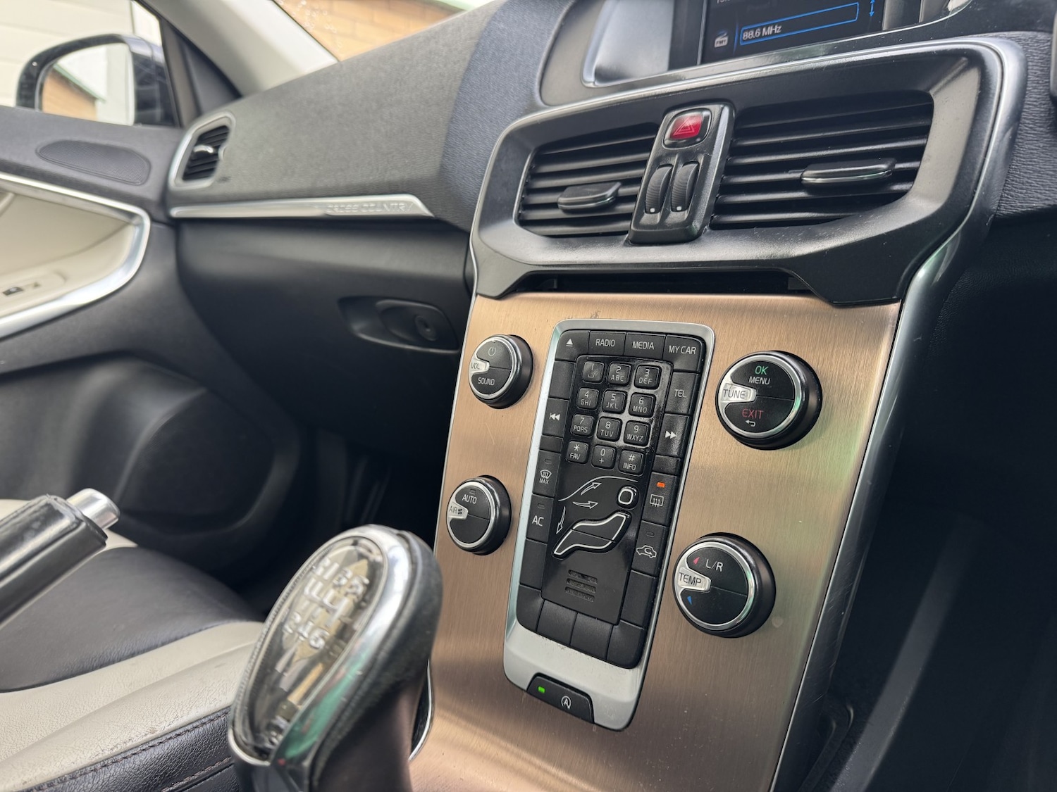 Used Volvo V40 2014 for sale - 77555126: Photo 27