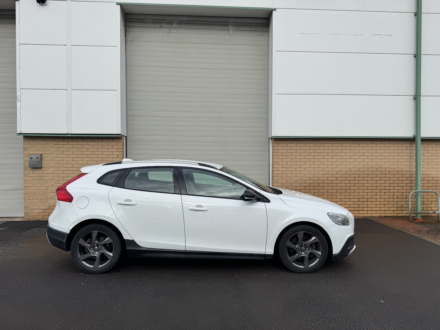 Used Volvo V40 2014 for sale - 77555126: Photo 4