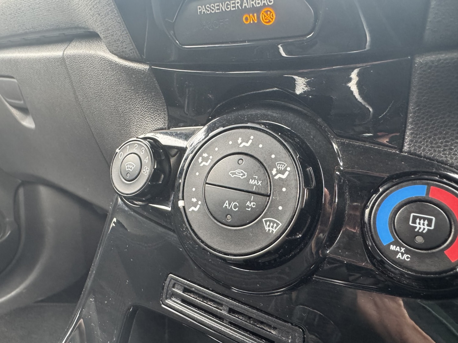 Used Ford Fiesta 2015 for sale - 78168913: Photo 28