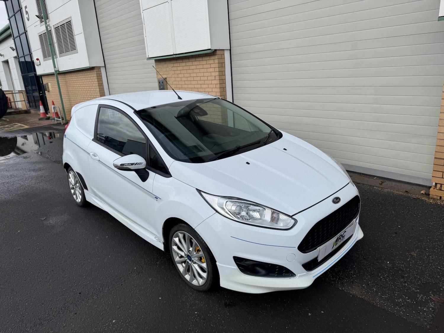 Used Ford Fiesta 2017 for sale - 77643707: Photo 4