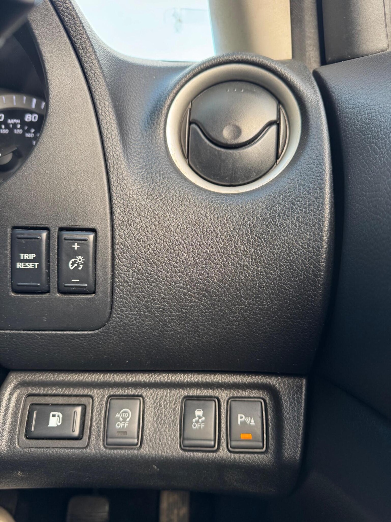 Used Nissan Navara 2018 for sale - 77643660: Photo 60