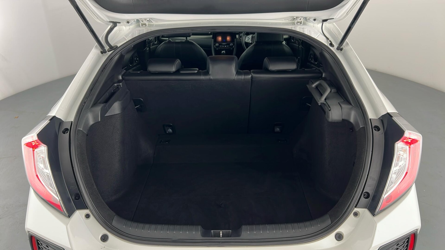 Used Honda Civic 2018 for sale - 76999373: Photo 12