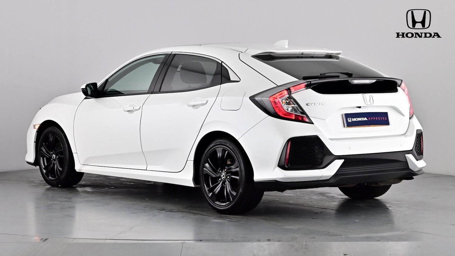 Used Honda Civic 2018 for sale - 76999373: Photo 2