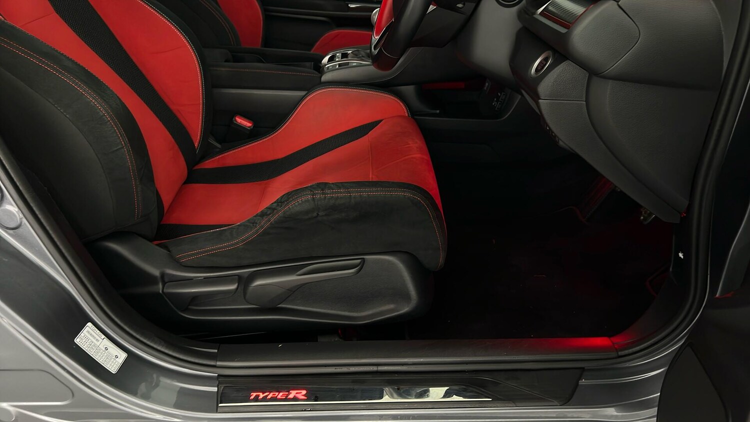 Used Honda Civic 2018 for sale - 76575185: Photo 32