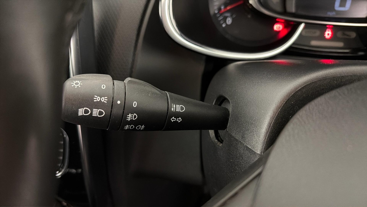 Used Renault Clio 2019 for sale - 77927438: Photo 23