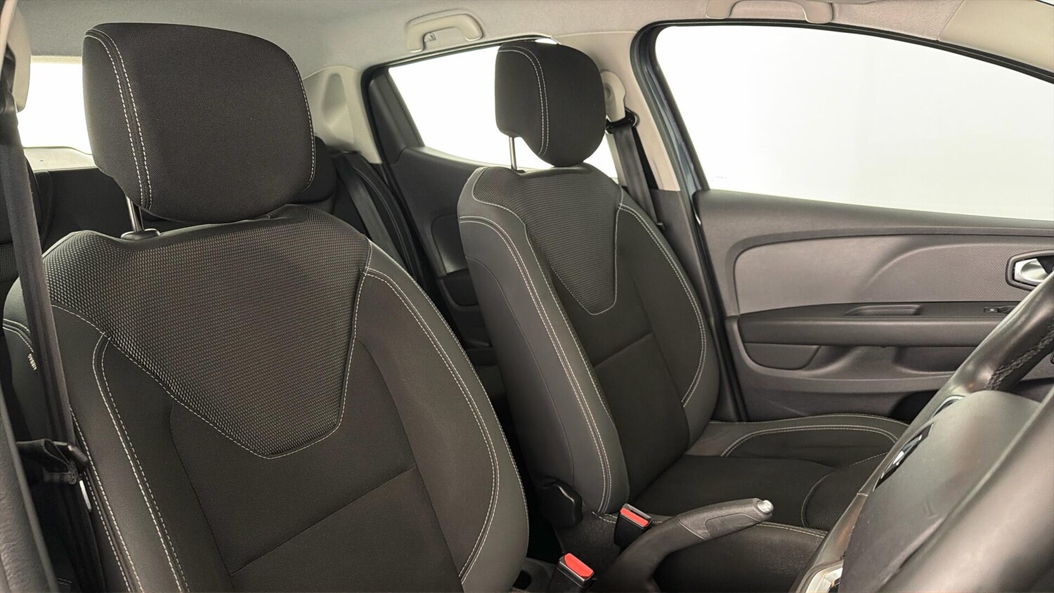 Used Renault Clio 2019 for sale - 77927438: Photo 32